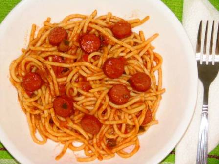 espaguetis con salchicha